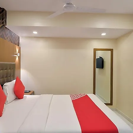 Qubestay Airport Capsule Hotel & Hostel-3